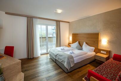 STEINERS STEINPUTZ Hotelzimmer Bettrückwand