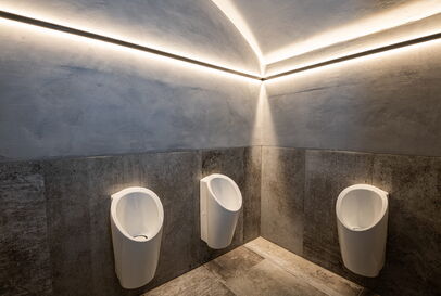 STEINERS STEINPUTZ im WC Gastro Bereich
